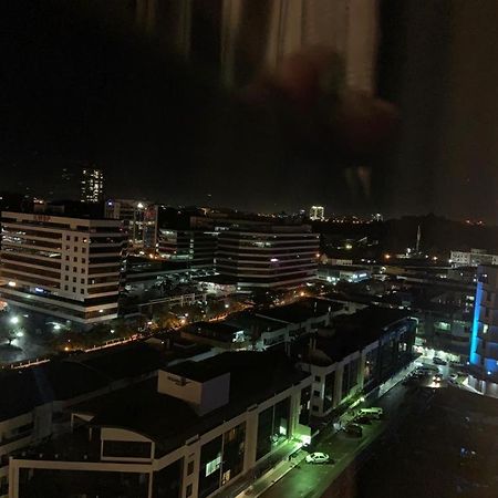 Sky Suite Top Floor With Rooftop Pool & Gym Kota Kinabalu Exterior photo