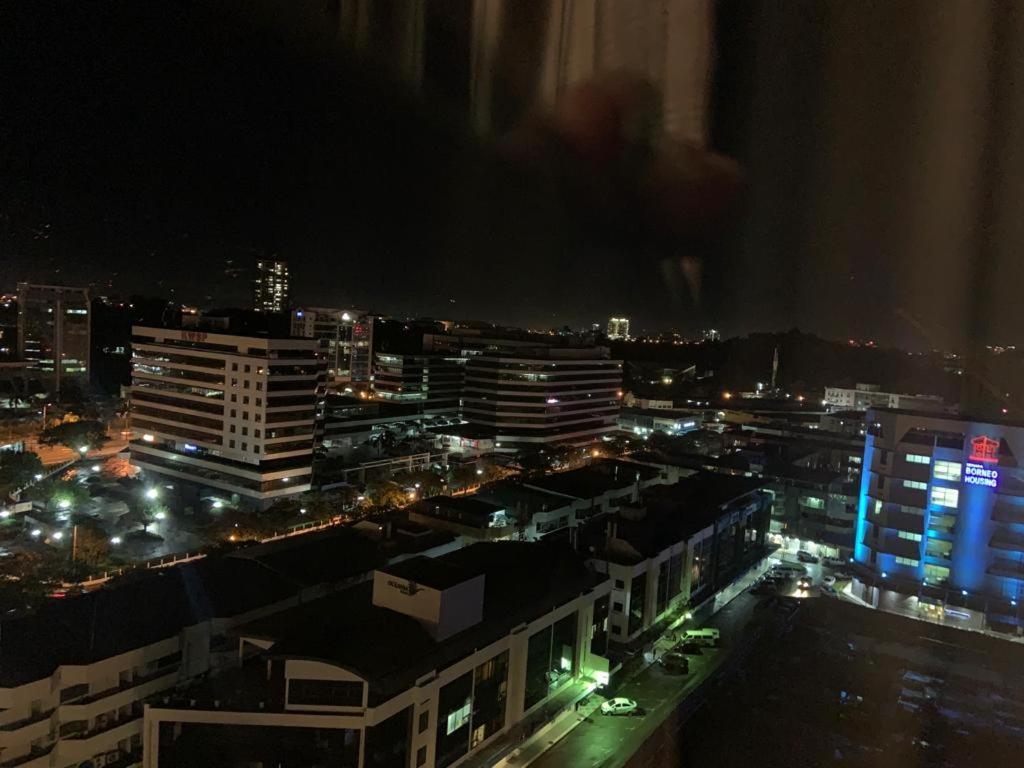 Sky Suite Top Floor With Rooftop Pool & Gym Kota Kinabalu Exterior photo