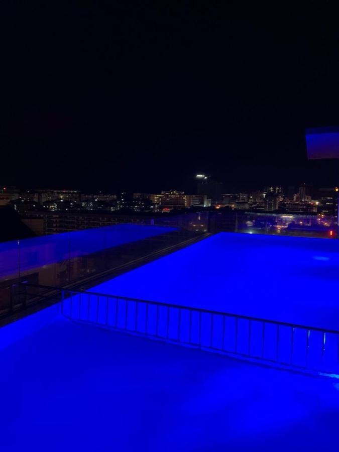 Sky Suite Top Floor With Rooftop Pool & Gym Kota Kinabalu Exterior photo