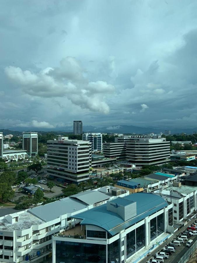 Sky Suite Top Floor With Rooftop Pool & Gym Kota Kinabalu Exterior photo