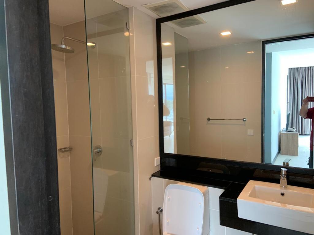 Sky Suite Top Floor With Rooftop Pool & Gym Kota Kinabalu Exterior photo