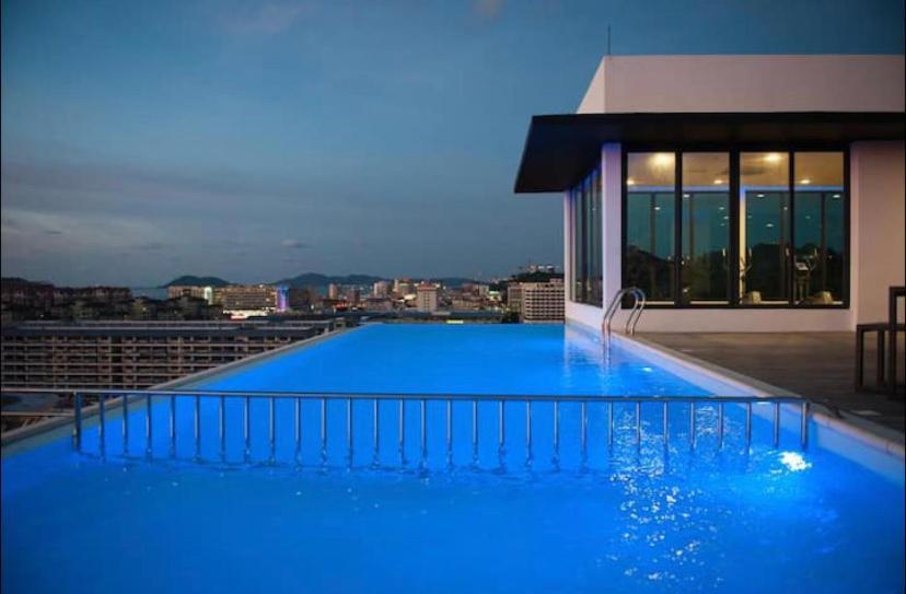 Sky Suite Top Floor With Rooftop Pool & Gym Kota Kinabalu Exterior photo
