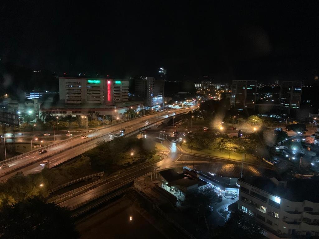 Sky Suite Top Floor With Rooftop Pool & Gym Kota Kinabalu Exterior photo