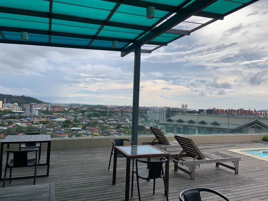 Sky Suite Top Floor With Rooftop Pool & Gym Kota Kinabalu Exterior photo