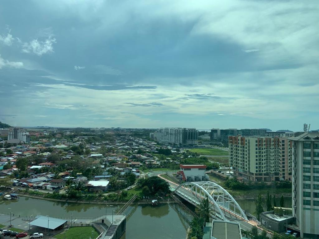 Sky Suite Top Floor With Rooftop Pool & Gym Kota Kinabalu Exterior photo
