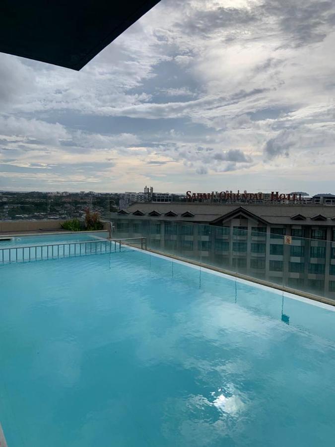 Sky Suite Top Floor With Rooftop Pool & Gym Kota Kinabalu Exterior photo
