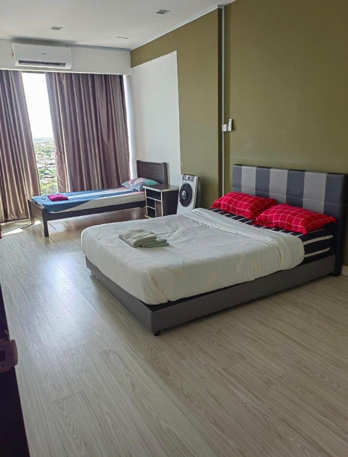 Sky Suite Top Floor With Rooftop Pool & Gym Kota Kinabalu Exterior photo
